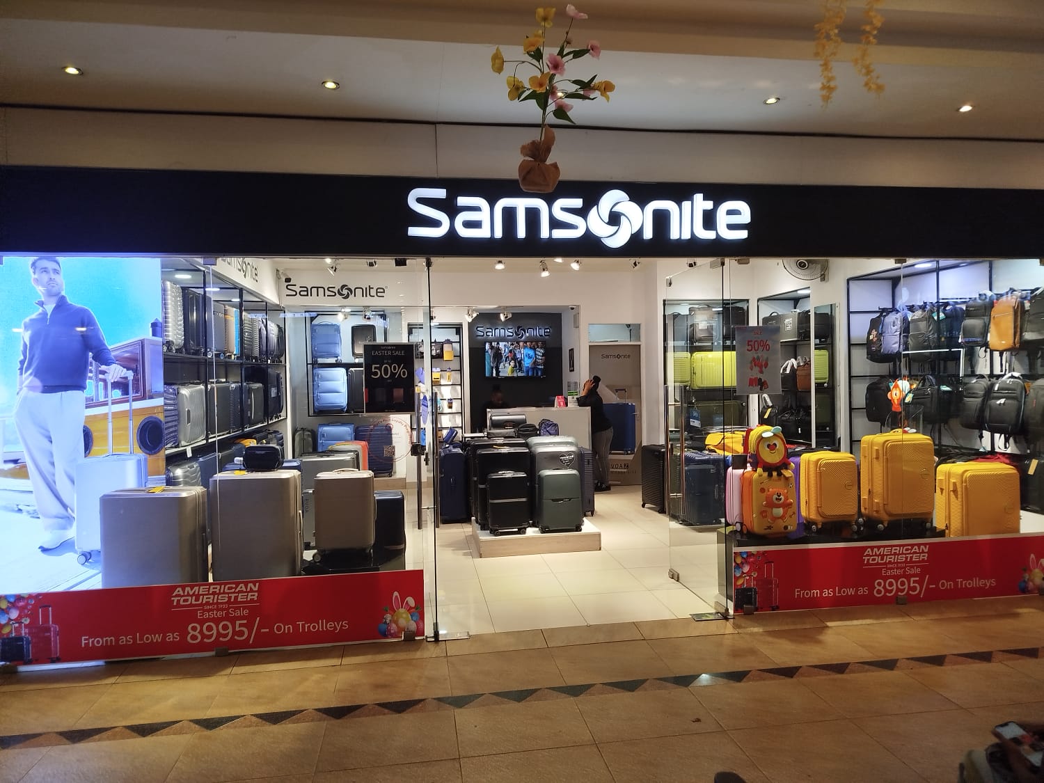 Samsonite - Village Market